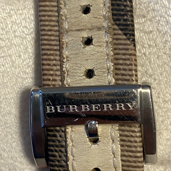 BURBERRY WHITE DIAL WATCH - Picture 3 of 8